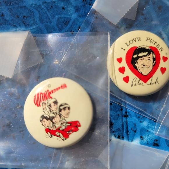 Vintage Monkee pins, set of six, one of each Monkee & two Monkees ones. - Picture 3 of 7